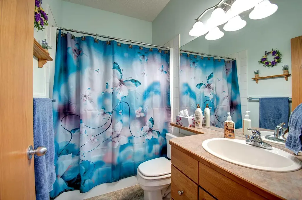 49 Thornfield Close SE Airdrie AB T4A 2K7