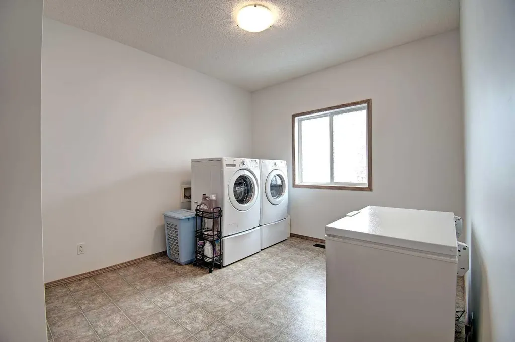 49 Thornfield Close SE Airdrie AB T4A 2K7