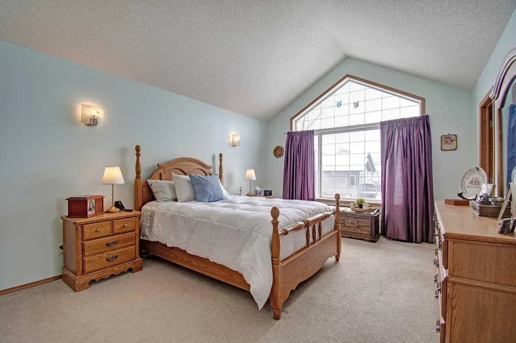 49 Thornfield Close SE Airdrie AB T4A 2K7