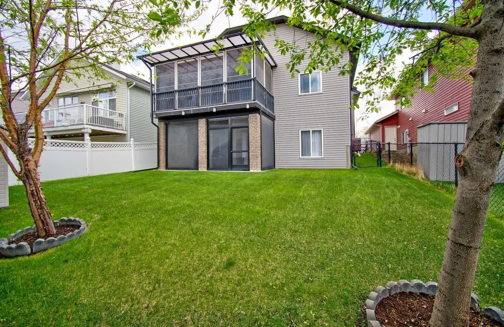 49 Thornfield Close SE Airdrie AB T4A 2K7