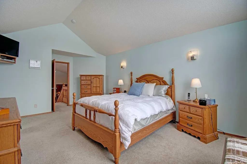 49 Thornfield Close SE Airdrie AB T4A 2K7