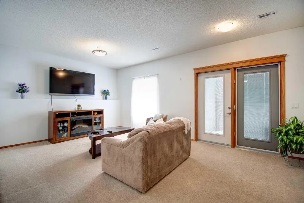49 Thornfield Close SE Airdrie AB T4A 2K7