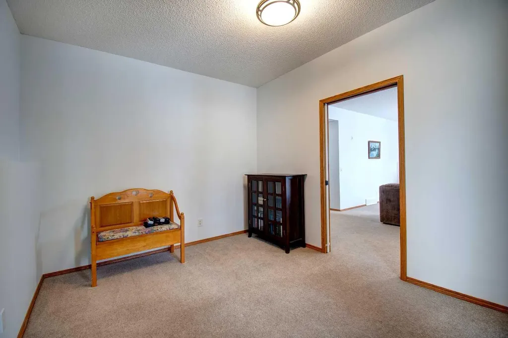 49 Thornfield Close SE Airdrie AB T4A 2K7