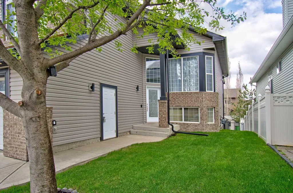 49 Thornfield Close SE Airdrie AB T4A 2K7