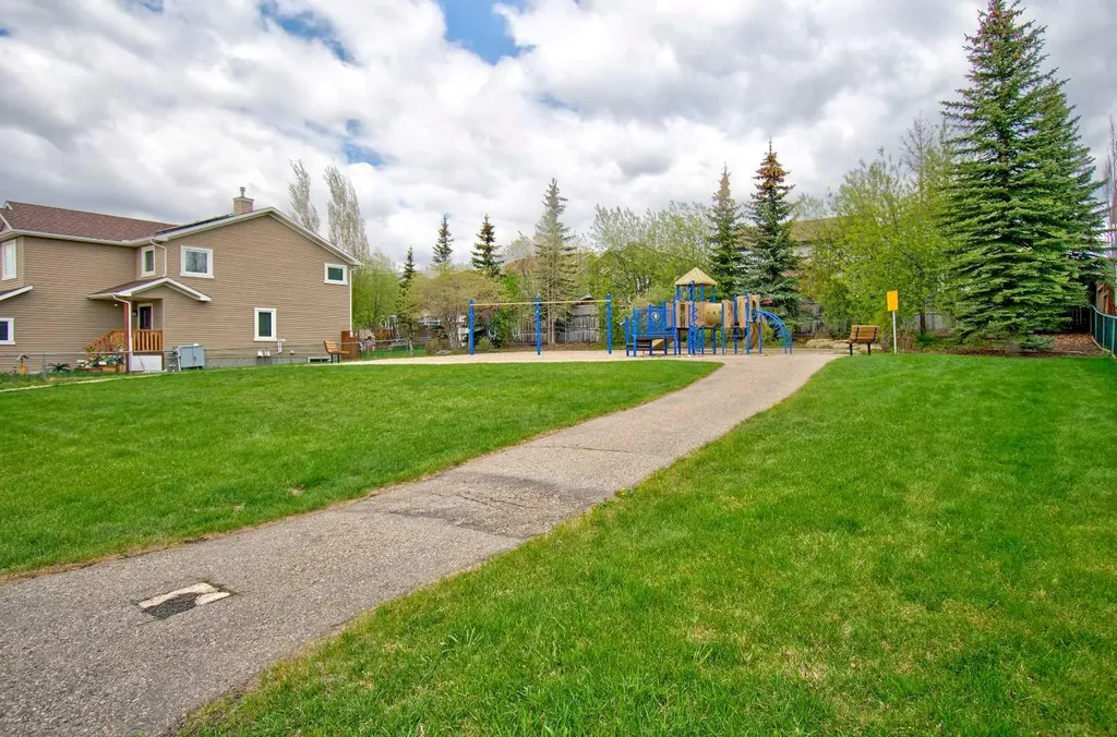 49 Thornfield Close SE Airdrie AB T4A 2K7