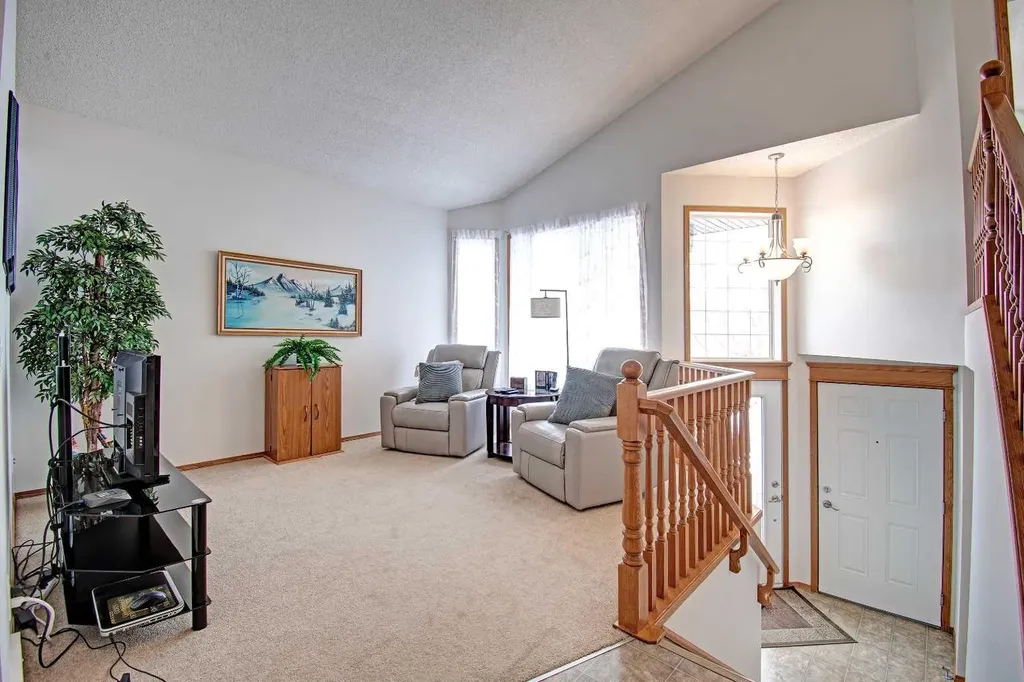 49 Thornfield Close SE Airdrie AB T4A 2K7