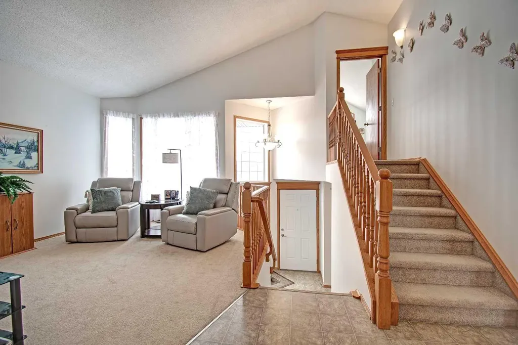 49 Thornfield Close SE Airdrie AB T4A 2K7