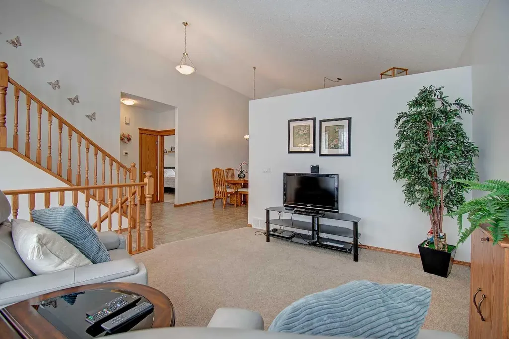 49 Thornfield Close SE Airdrie AB T4A 2K7