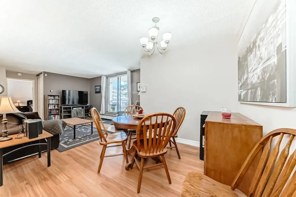 4944 Dalton Drive NW Calgary AB T3A 2E6