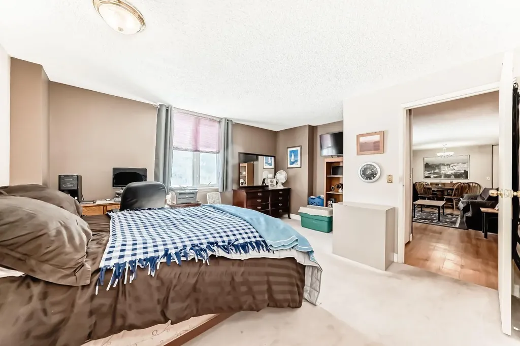 4944 Dalton Drive NW Calgary AB T3A 2E6