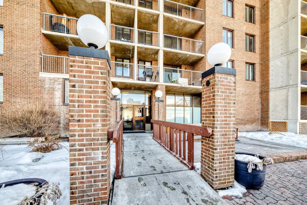 4944 Dalton Drive NW Calgary AB T3A 2E6