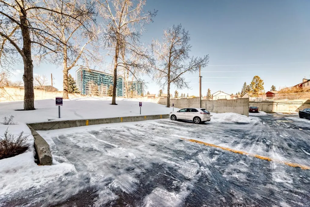 4944 Dalton Drive NW Calgary AB T3A 2E6