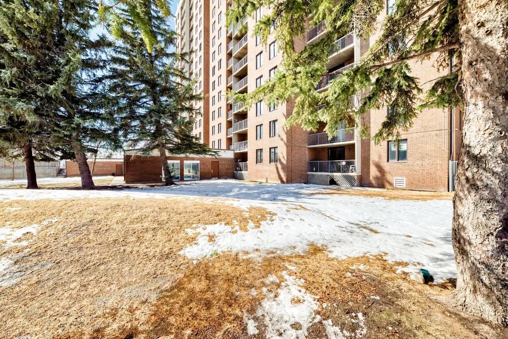 4944 Dalton Drive NW Calgary AB T3A 2E6