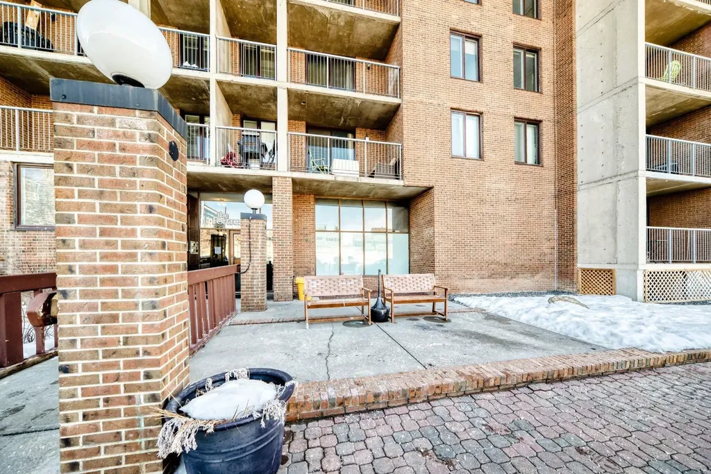 4944 Dalton Drive NW Calgary AB T3A 2E6