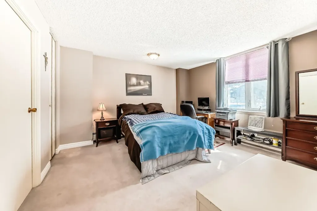 4944 Dalton Drive NW Calgary AB T3A 2E6