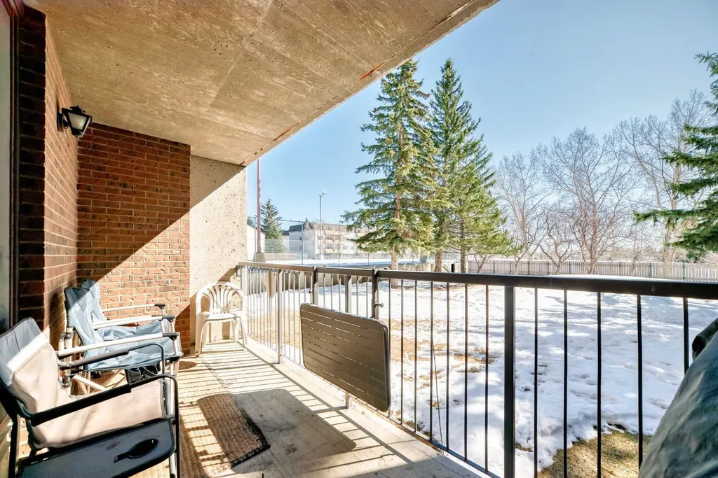 4944 Dalton Drive NW Calgary AB T3A 2E6