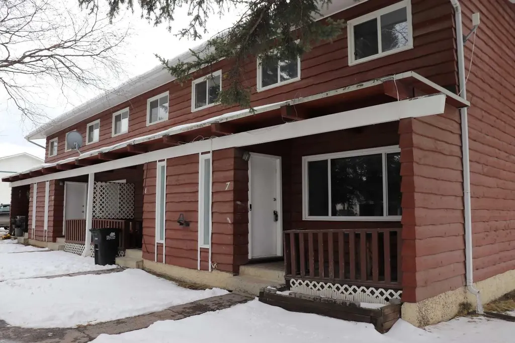 113 Hardisty Avenue Hinton AB T7V 1C4