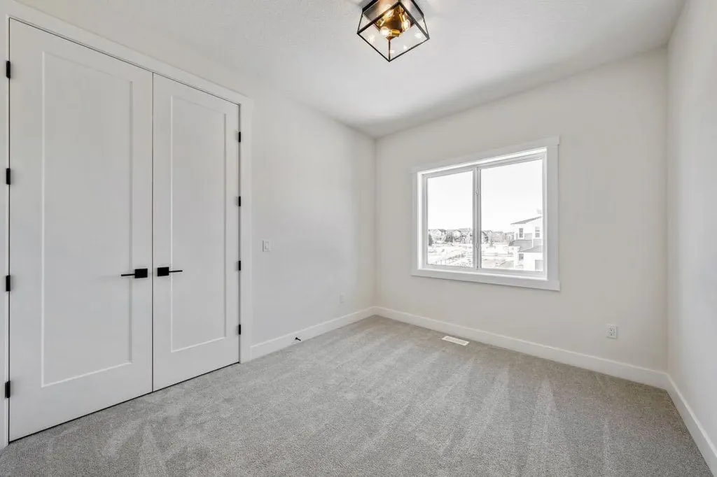 68 Sunvalley Way Cochrane AB T4C 0X8