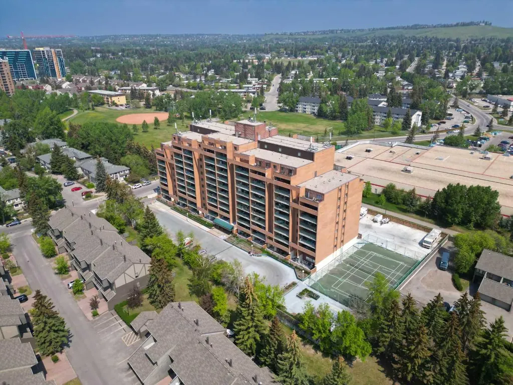 5204 Dalton Drive NW Calgary AB T3A 3H1