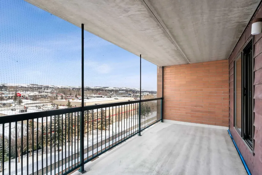 5204 Dalton Drive NW Calgary AB T3A 3H1