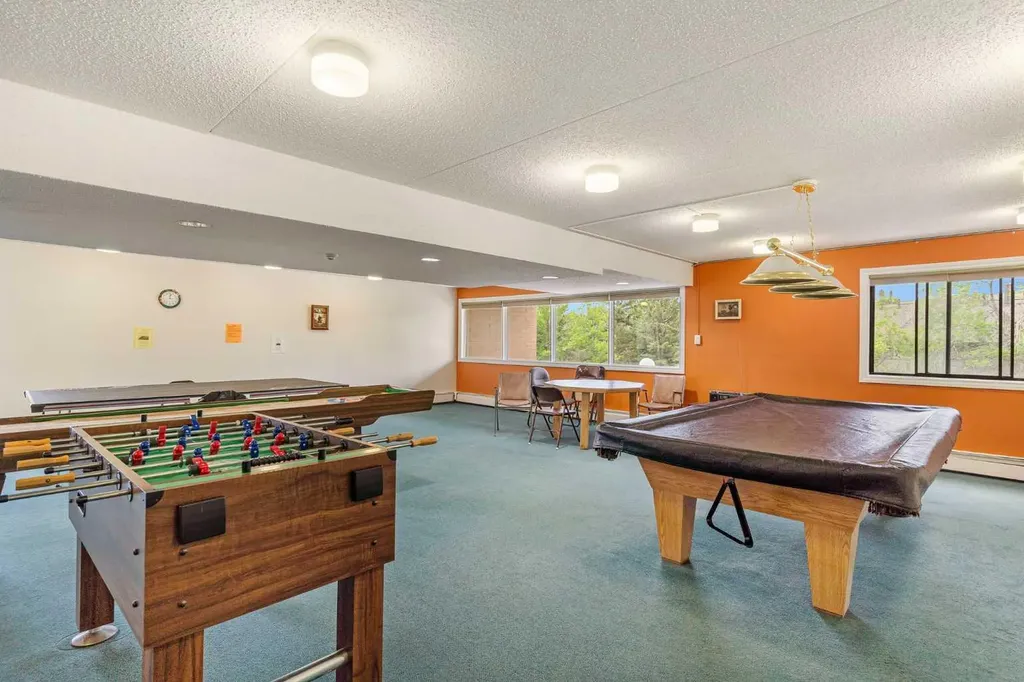 5204 Dalton Drive NW Calgary AB T3A 3H1