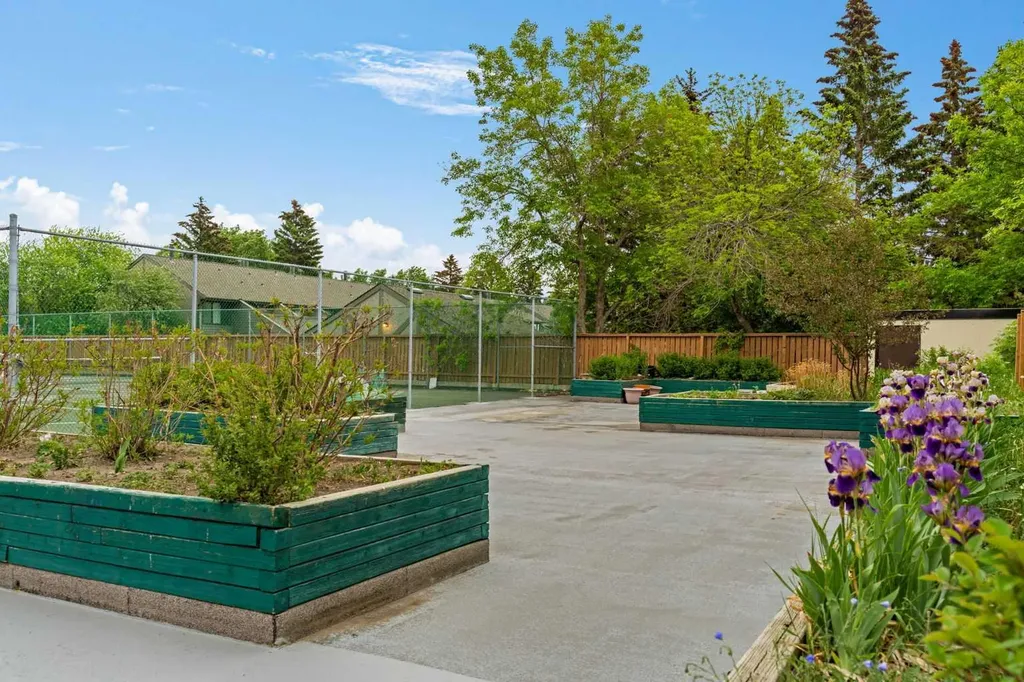 5204 Dalton Drive NW Calgary AB T3A 3H1