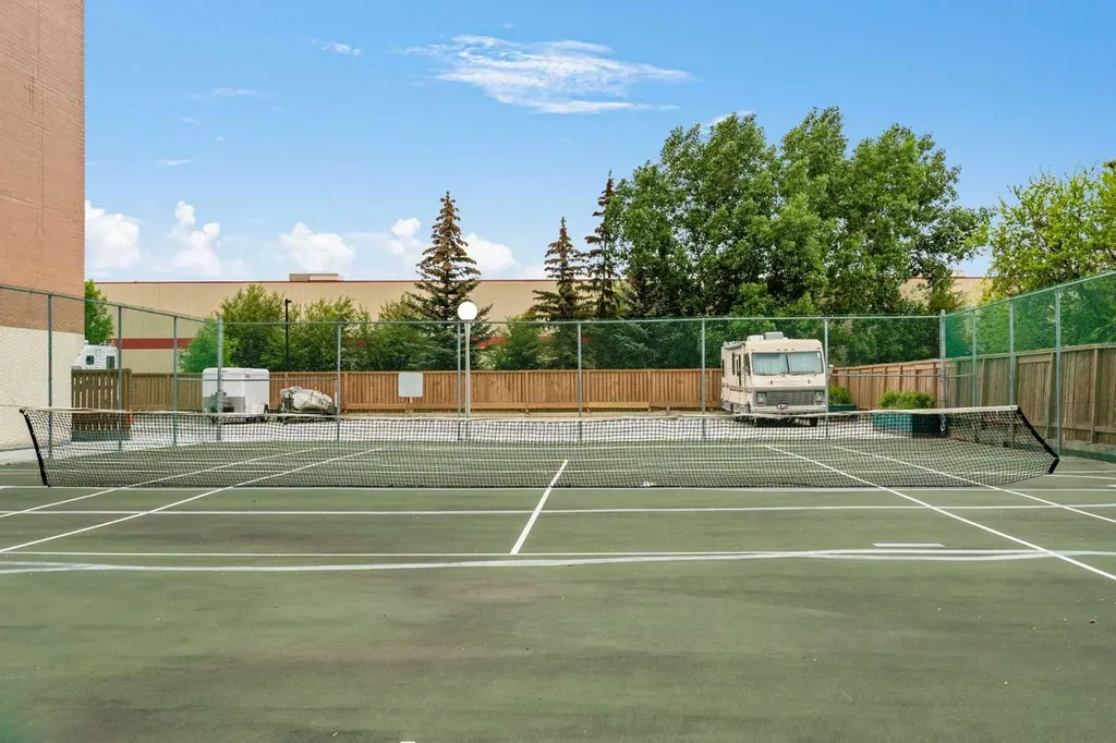5204 Dalton Drive NW Calgary AB T3A 3H1