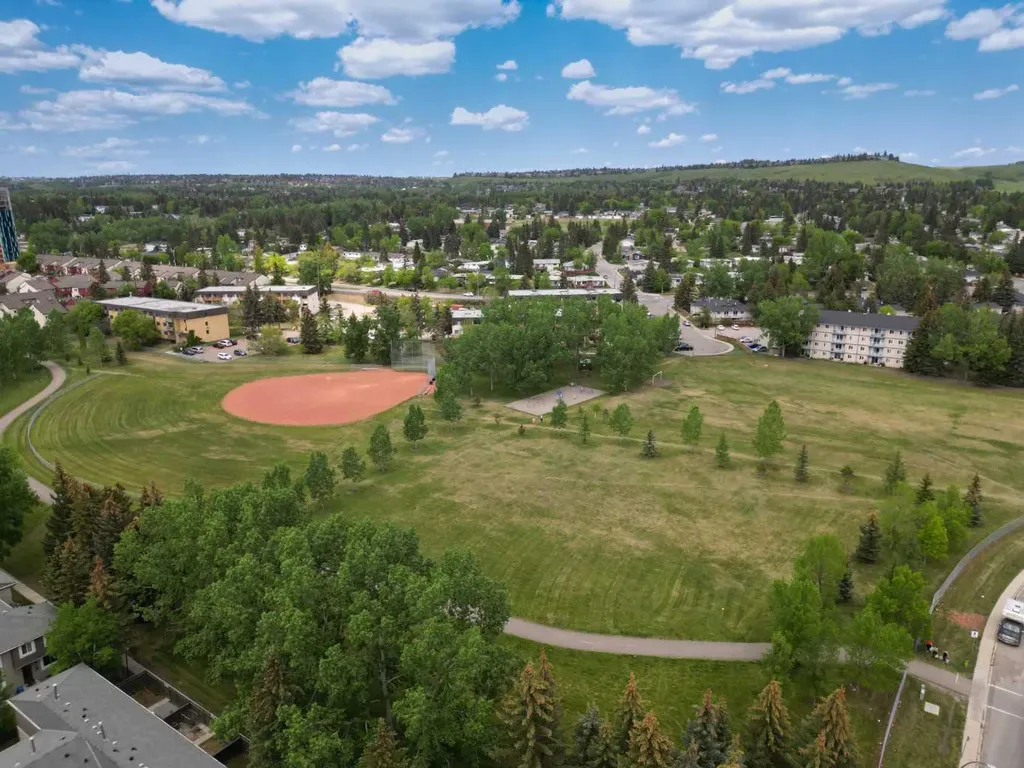5204 Dalton Drive NW Calgary AB T3A 3H1