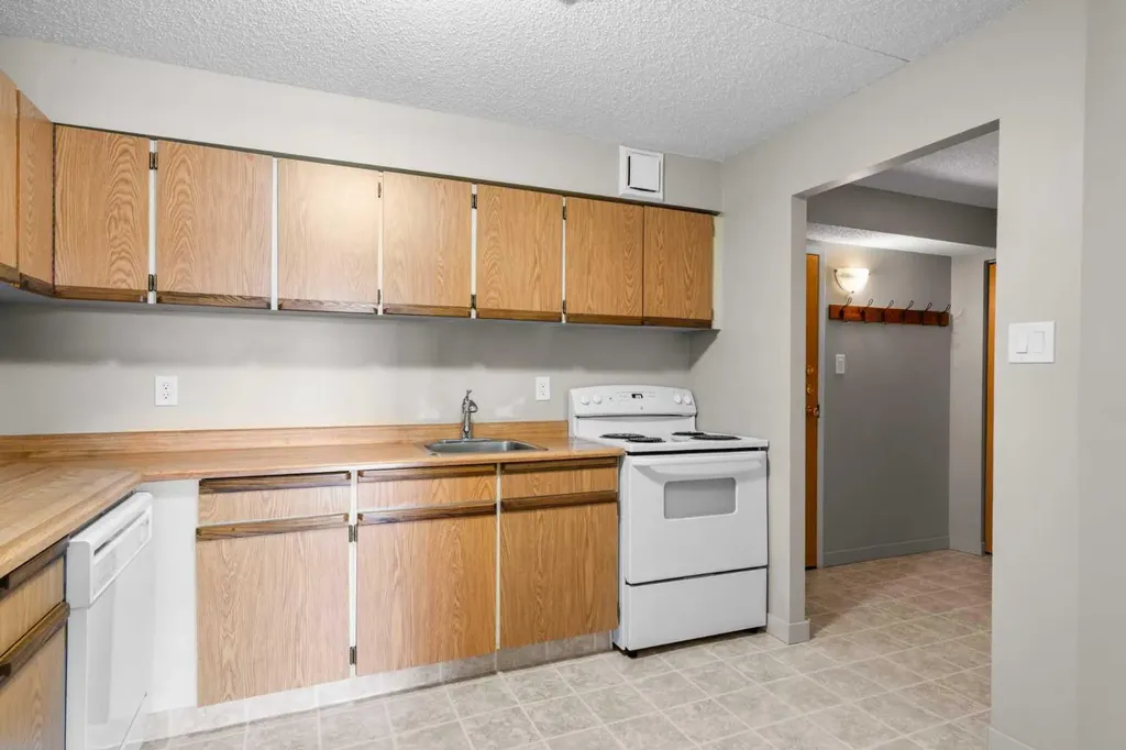 5204 Dalton Drive NW Calgary AB T3A 3H1