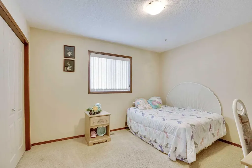 160 Tremblant Way SW Calgary AB T3H 0B8
