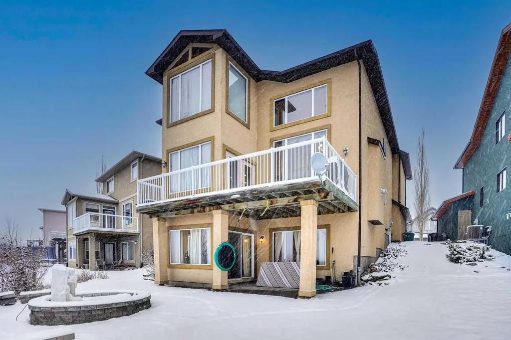160 Tremblant Way SW Calgary AB T3H 0B8