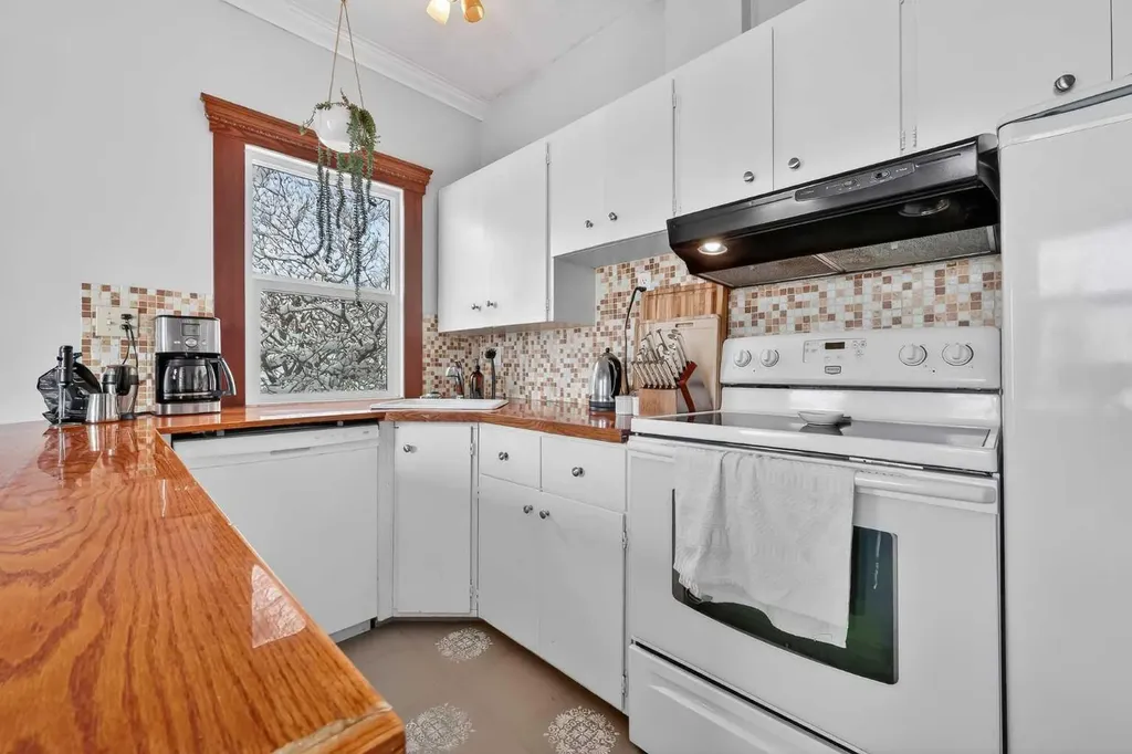 2713 9 Avenue SE Calgary AB T2A 0B6