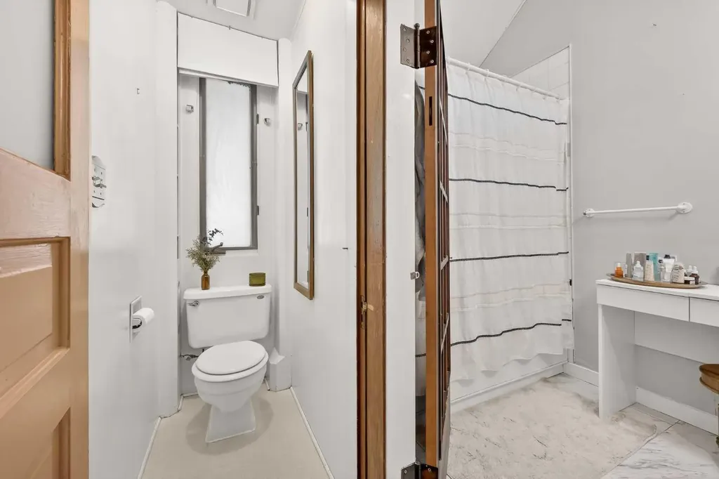 2713 9 Avenue SE Calgary AB T2A 0B6