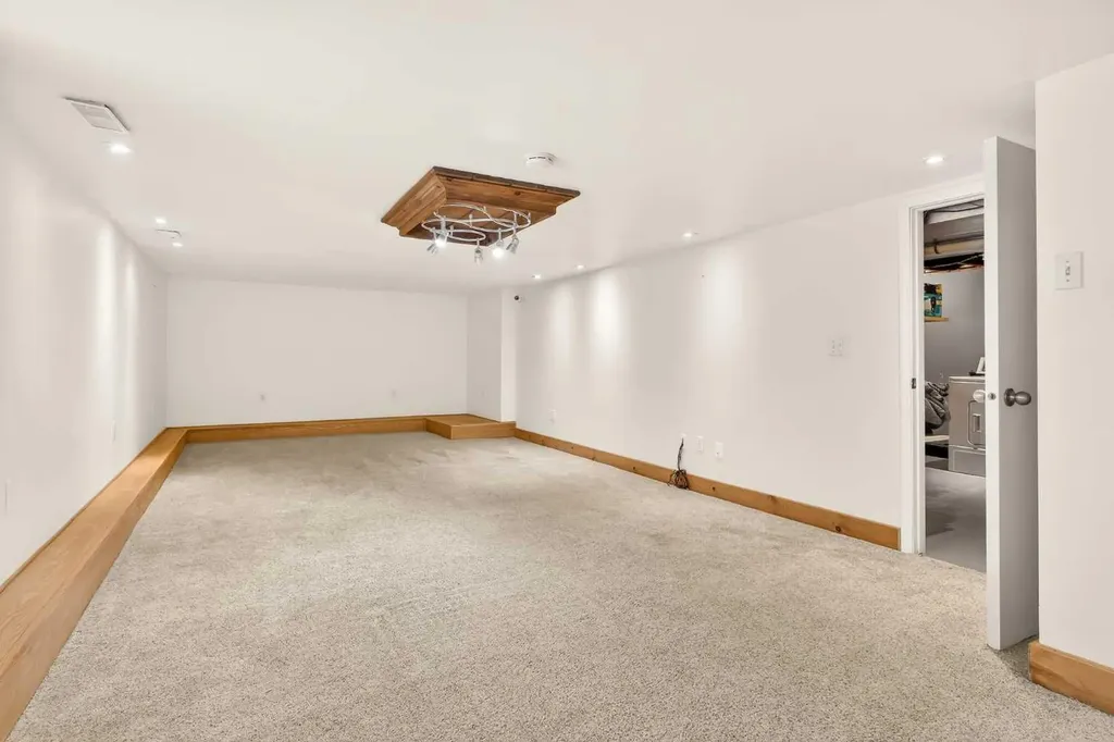 2713 9 Avenue SE Calgary AB T2A 0B6