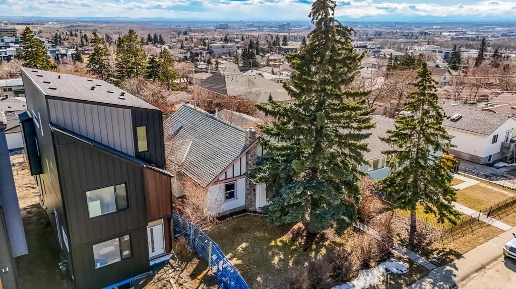 2713 9 Avenue SE Calgary AB T2A 0B6