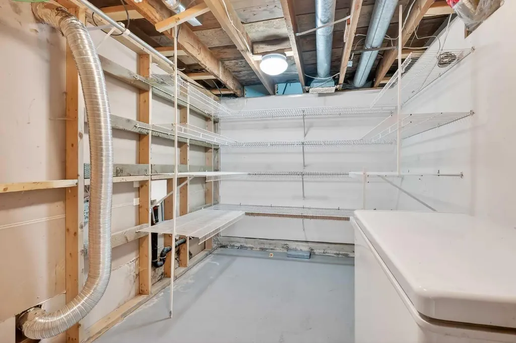 2713 9 Avenue SE Calgary AB T2A 0B6