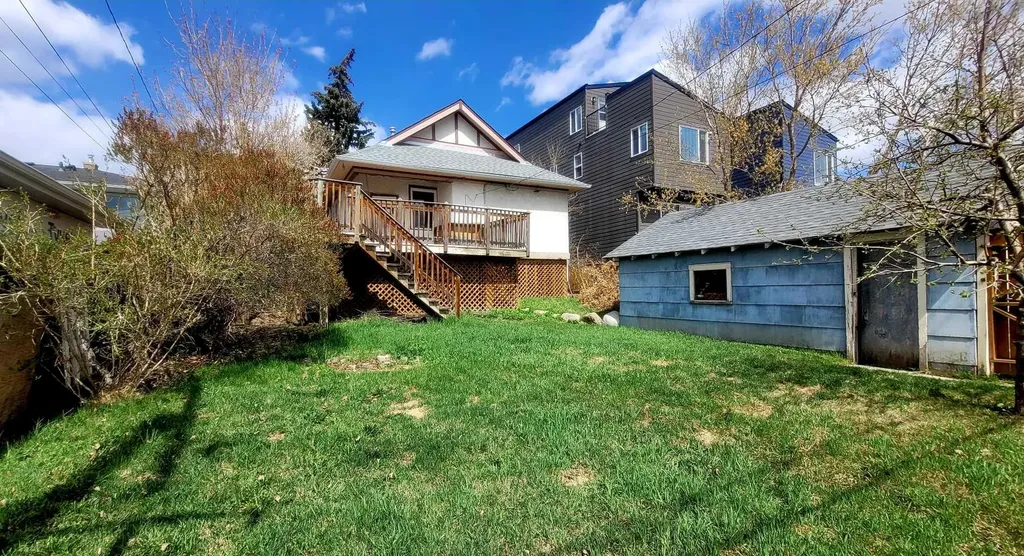 2713 9 Avenue SE Calgary AB T2A 0B6