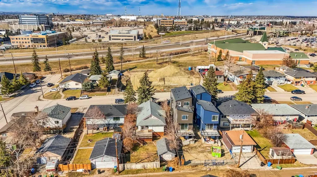 2713 9 Avenue SE Calgary AB T2A 0B6