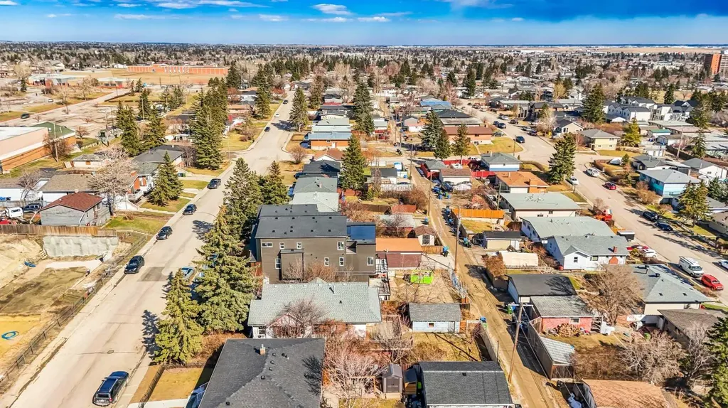 2713 9 Avenue SE Calgary AB T2A 0B6