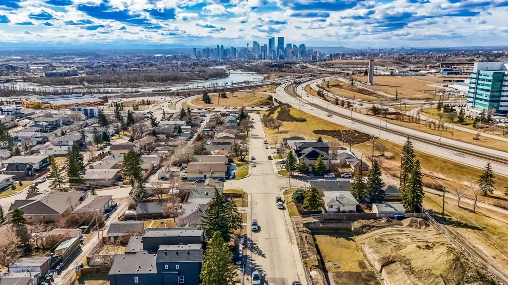 2713 9 Avenue SE Calgary AB T2A 0B6