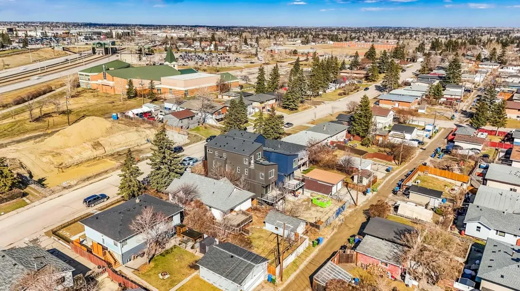 2713 9 Avenue SE Calgary AB T2A 0B6