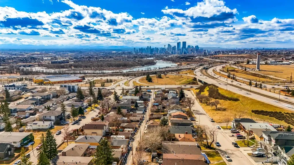 2713 9 Avenue SE Calgary AB T2A 0B6
