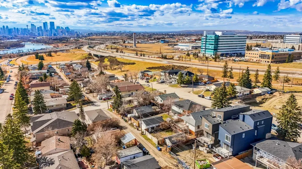 2713 9 Avenue SE Calgary AB T2A 0B6