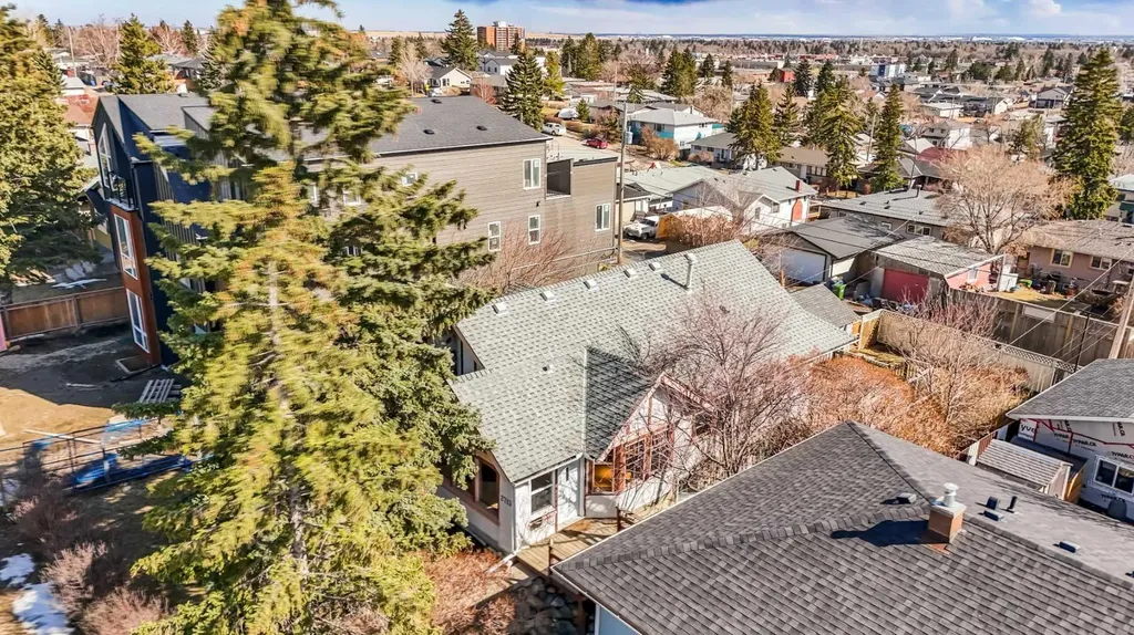 2713 9 Avenue SE Calgary AB T2A 0B6