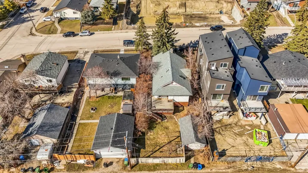 2713 9 Avenue SE Calgary AB T2A 0B6