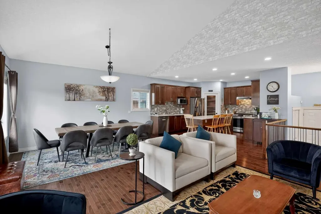207 Strathmore Lakes Bend Strathmore AB T1P1Y9