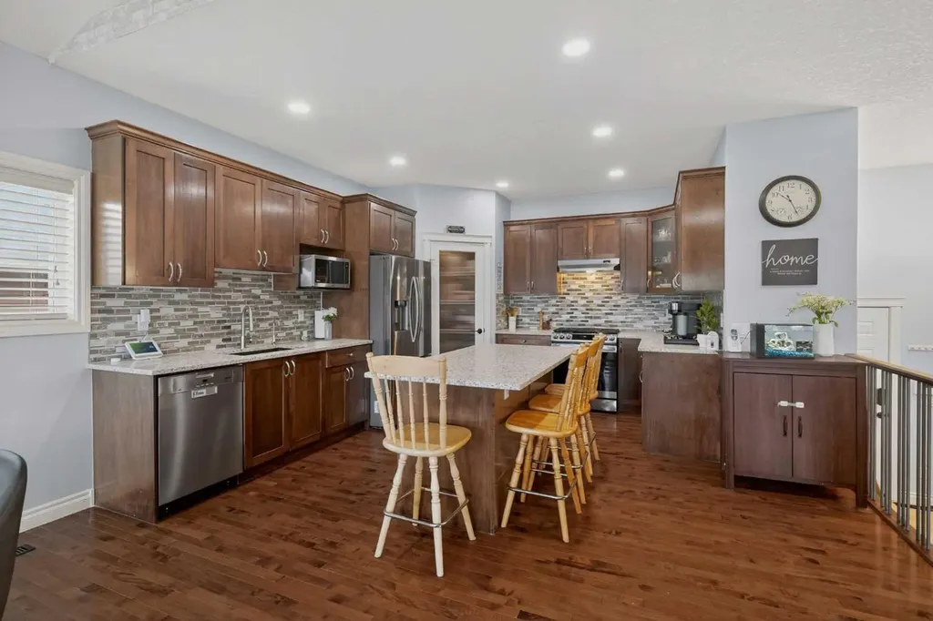 207 Strathmore Lakes Bend Strathmore AB T1P1Y9