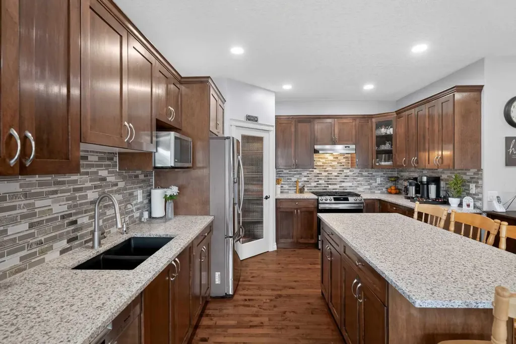 207 Strathmore Lakes Bend Strathmore AB T1P1Y9