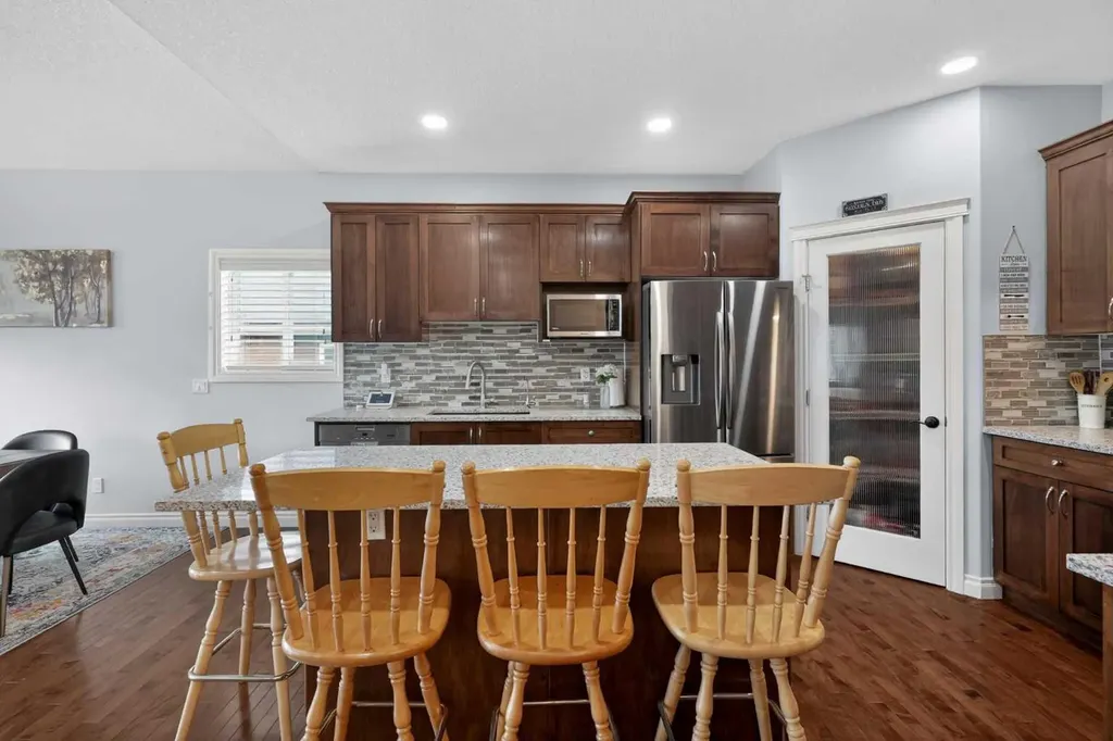 207 Strathmore Lakes Bend Strathmore AB T1P1Y9