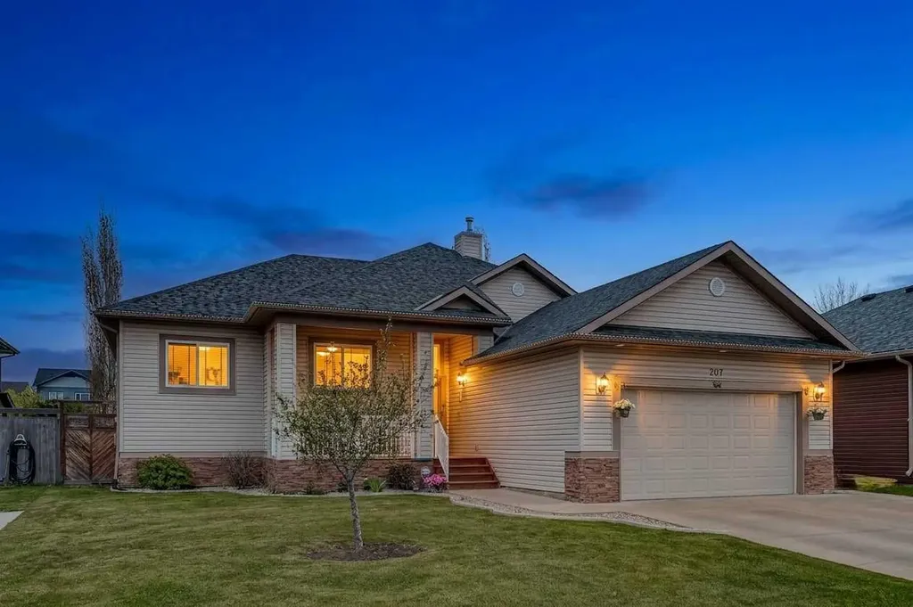 207 Strathmore Lakes Bend Strathmore AB T1P1Y9